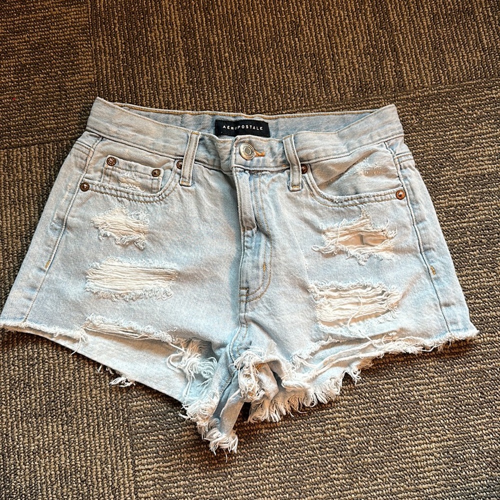 Light wash ripped Jean shorts